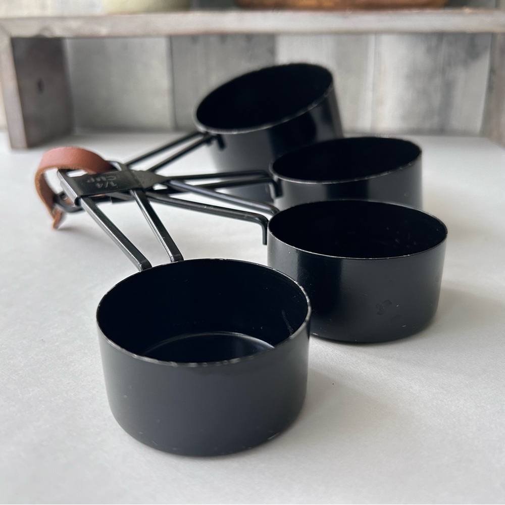 🌴Hearth & Hand Magnolia Measuring cups with Leather Strap